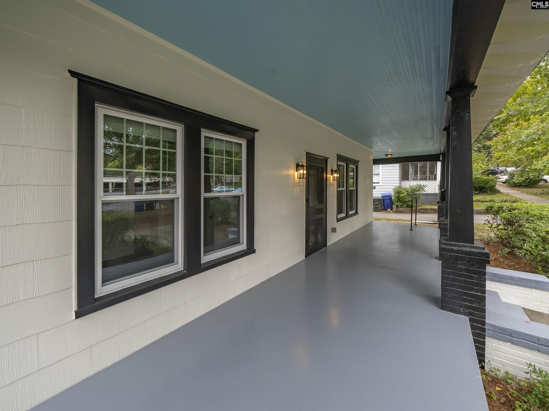 2211 Lee Street Photo 5