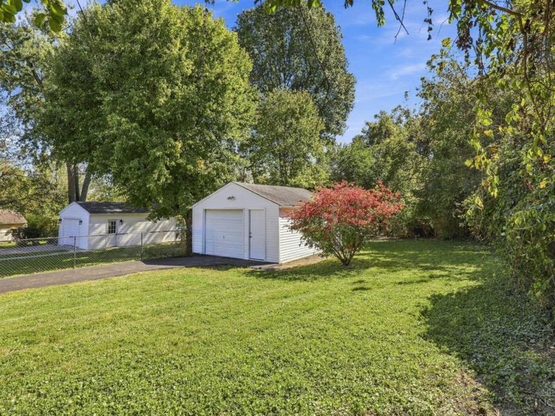 6611 Hialea Court, Cincinnati, OH 45230 Photo 3