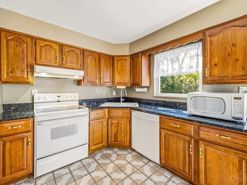 7909 Dee Street, Madeira, OH 45243 Photo 6
