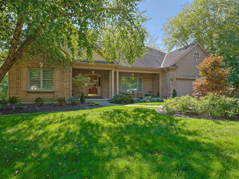 285 Ashley Court, Wyoming, OH 45215 Photo 2