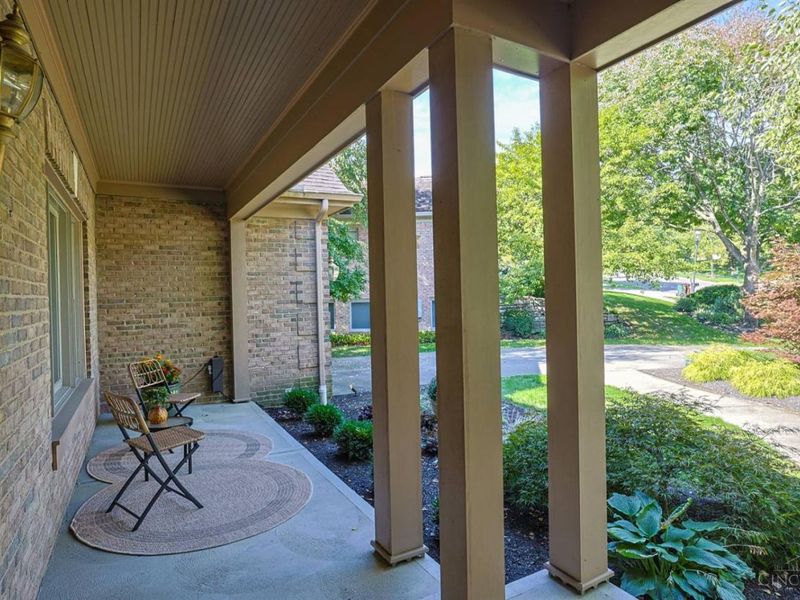 285 Ashley Court, Wyoming, OH 45215 Photo 4