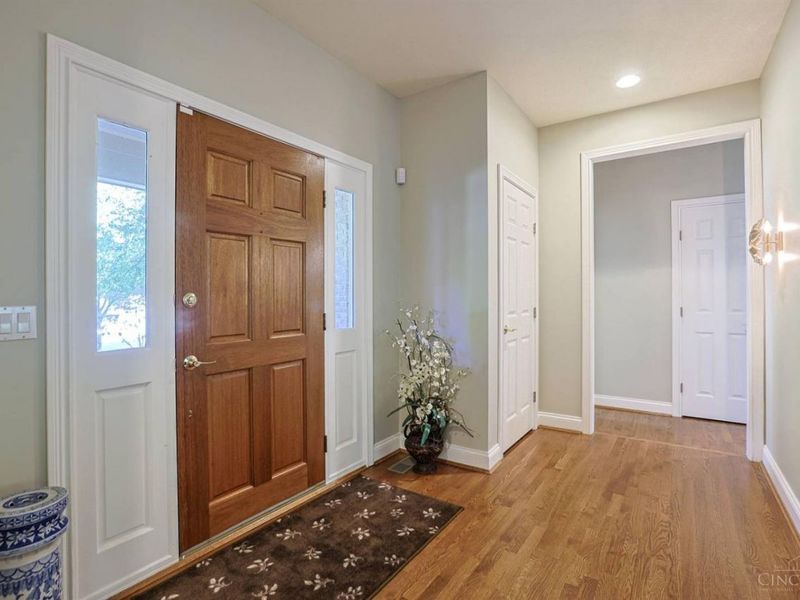 285 Ashley Court, Wyoming, OH 45215 Photo 6