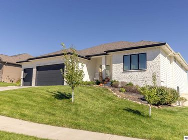 10203 S 105th Avenue, Papillion, NE 68046