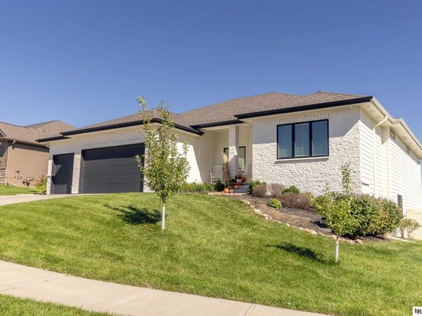 10203 S 105th Avenue, Papillion, NE 68046