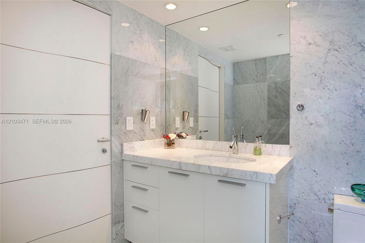 400 Alton Rd , Unit 811, Miami Beach, FL 33139 Photo