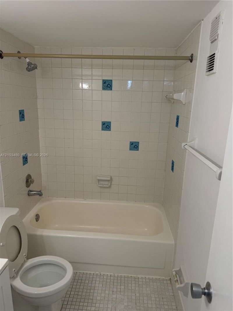 5055 NW 7th St , Unit 604, Miami, FL 33126 Photo
