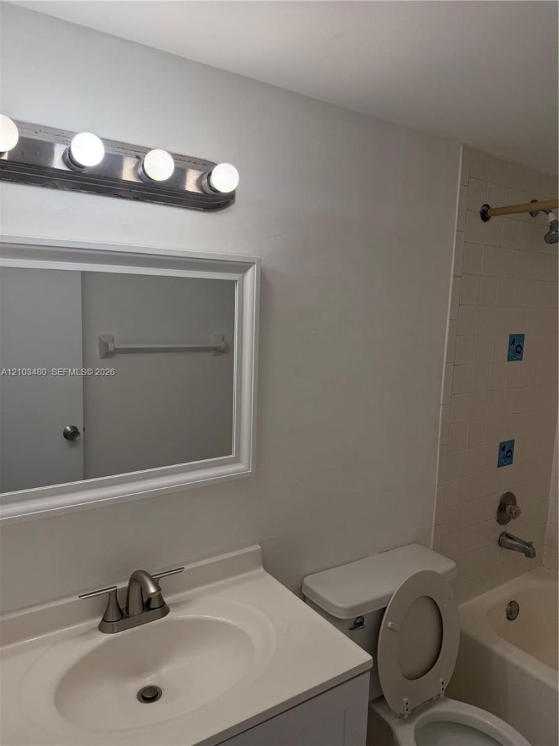 5055 NW 7th St , Unit 604, Miami, FL 33126 Photo
