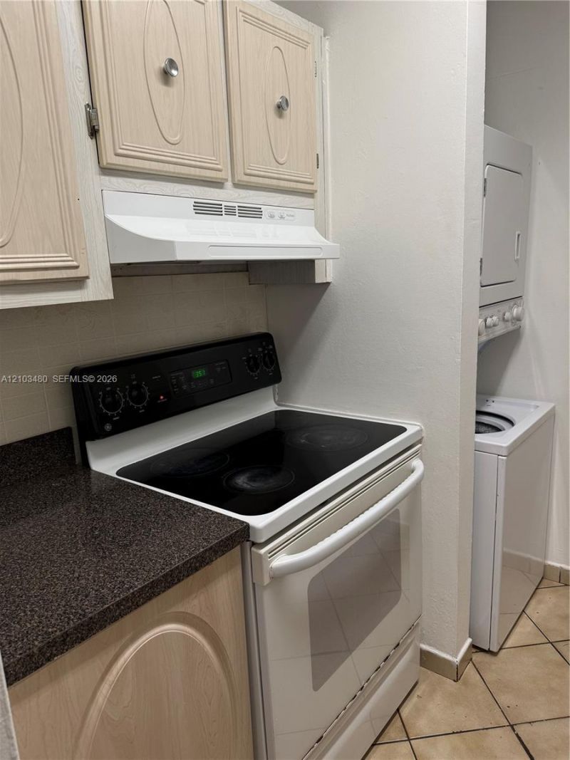 5055 NW 7th St , Unit 604, Miami, FL 33126 Photo