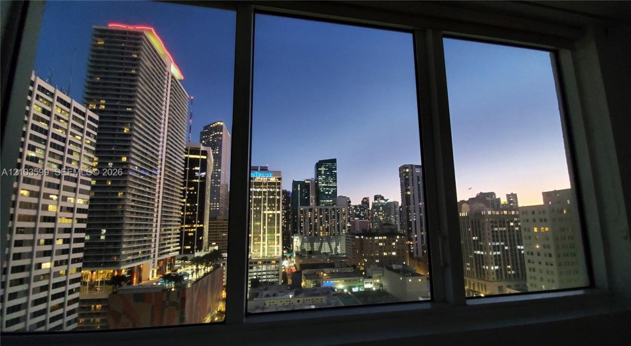 253 NE 2nd St , Unit 1809, Miami, FL 33132 Photo