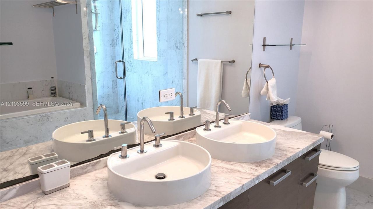253 NE 2nd St , Unit 1809, Miami, FL 33132 Photo