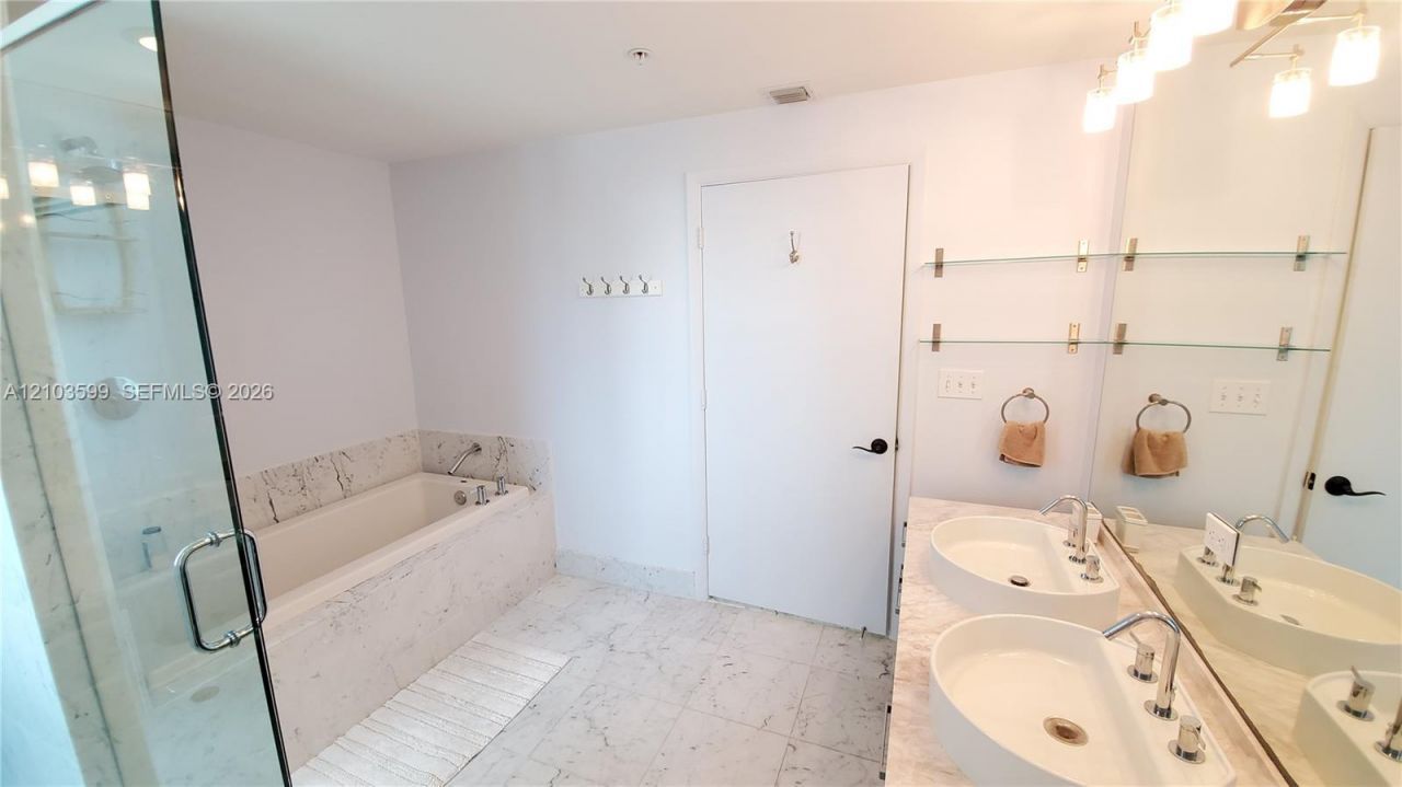 253 NE 2nd St , Unit 1809, Miami, FL 33132 Photo