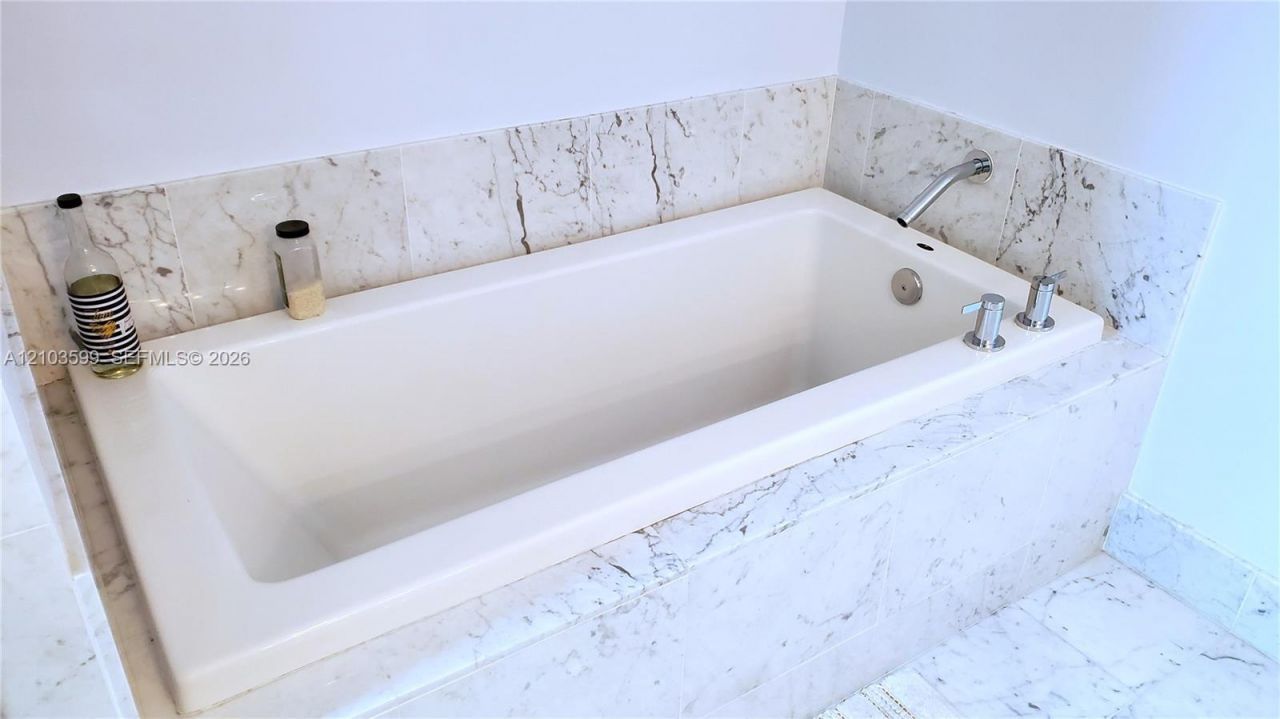 253 NE 2nd St , Unit 1809, Miami, FL 33132 Photo