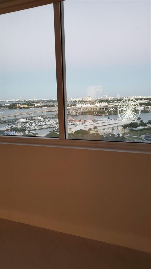 253 NE 2nd St , Unit 1809, Miami, FL 33132 Photo