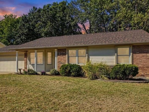 1607 Treetop Drive, St Charles, MO 63303