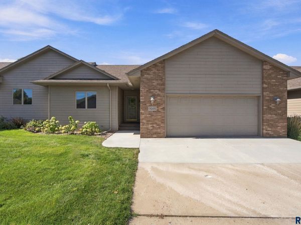 3205 S Lupine Pl, Sioux Falls, SD 57110