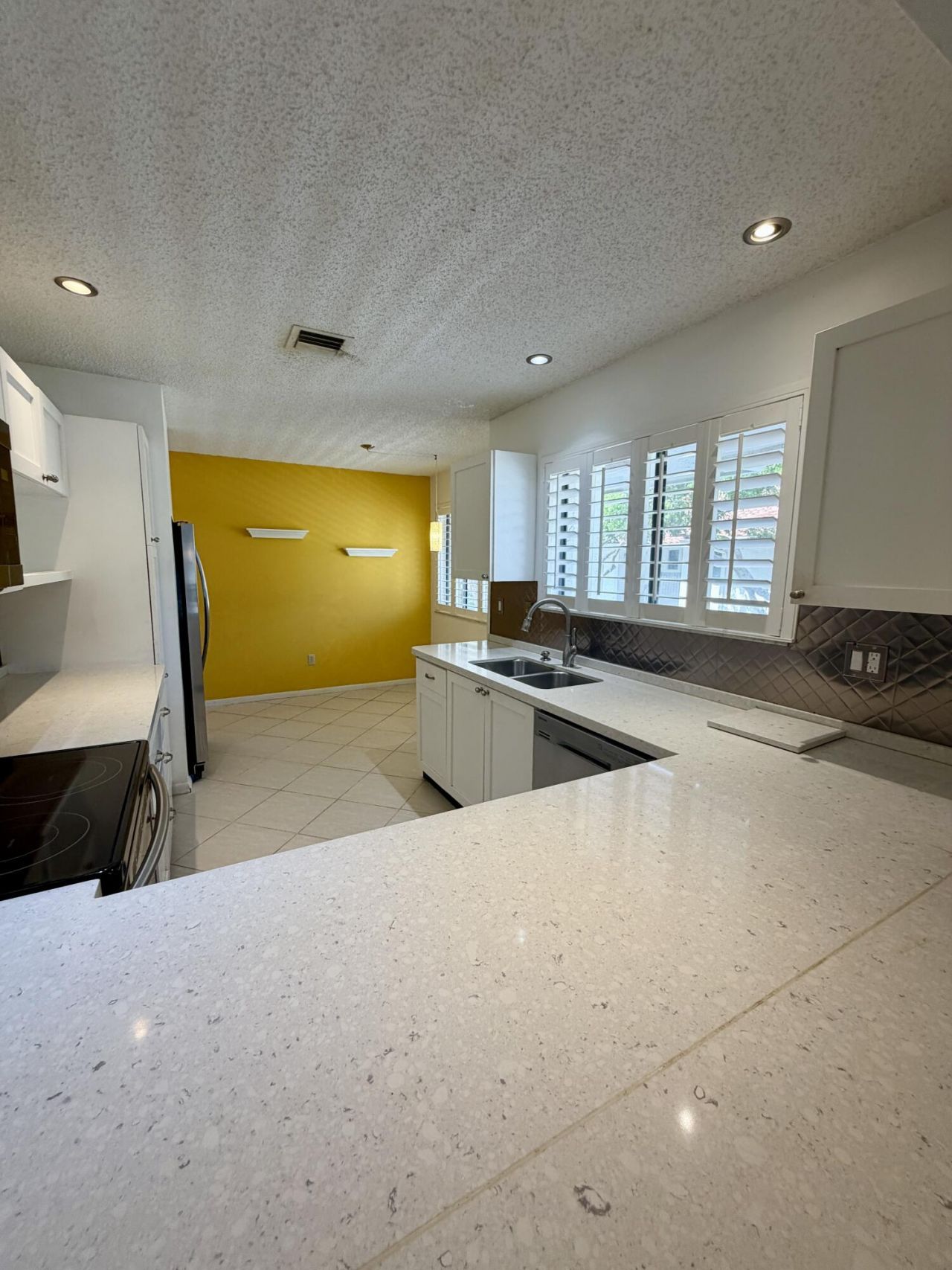 40 Pelican Pointe Drive, Unit 205, Delray Beach, FL 33483 Photo