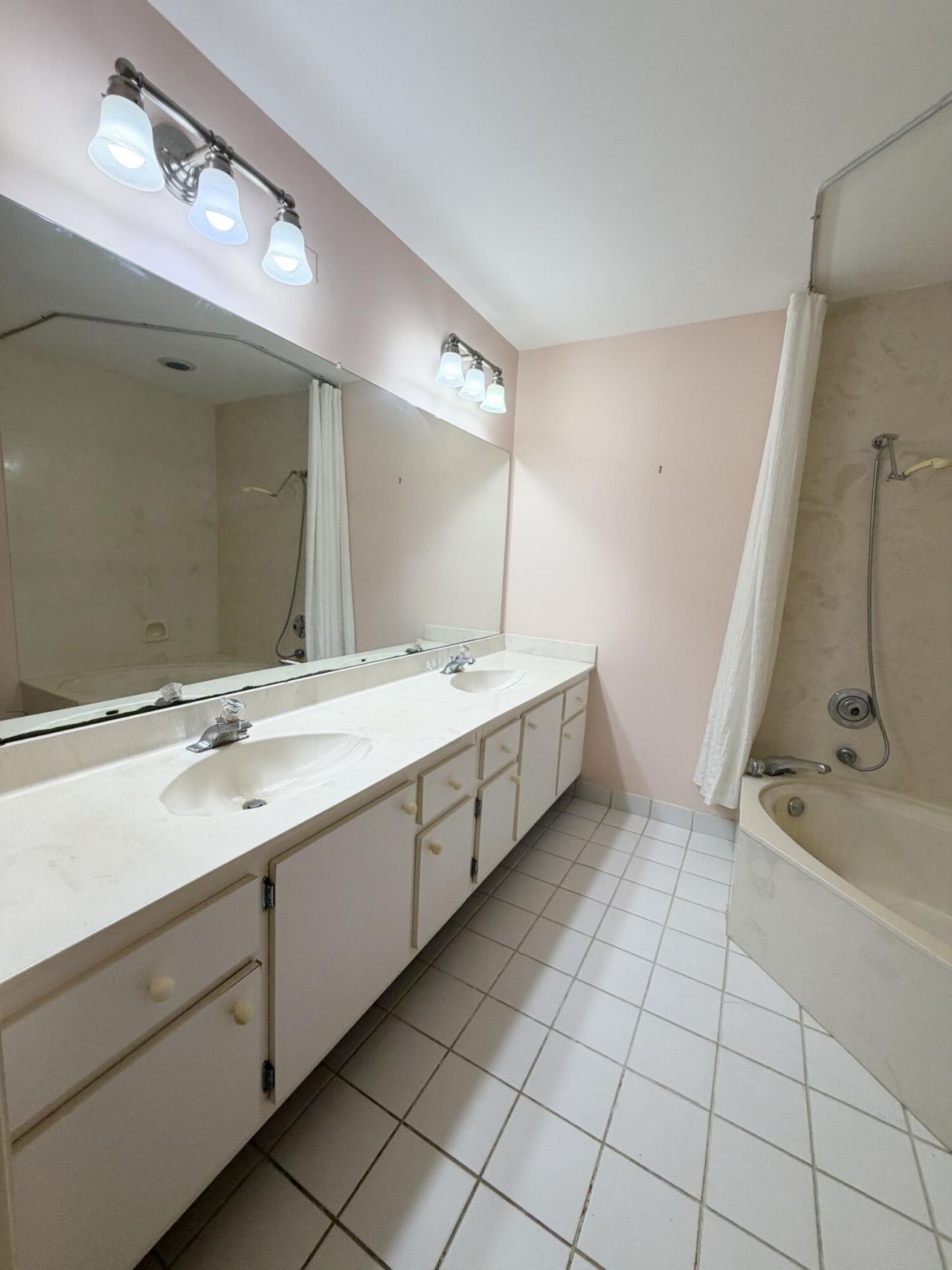 40 Pelican Pointe Drive, Unit 205, Delray Beach, FL 33483 Photo
