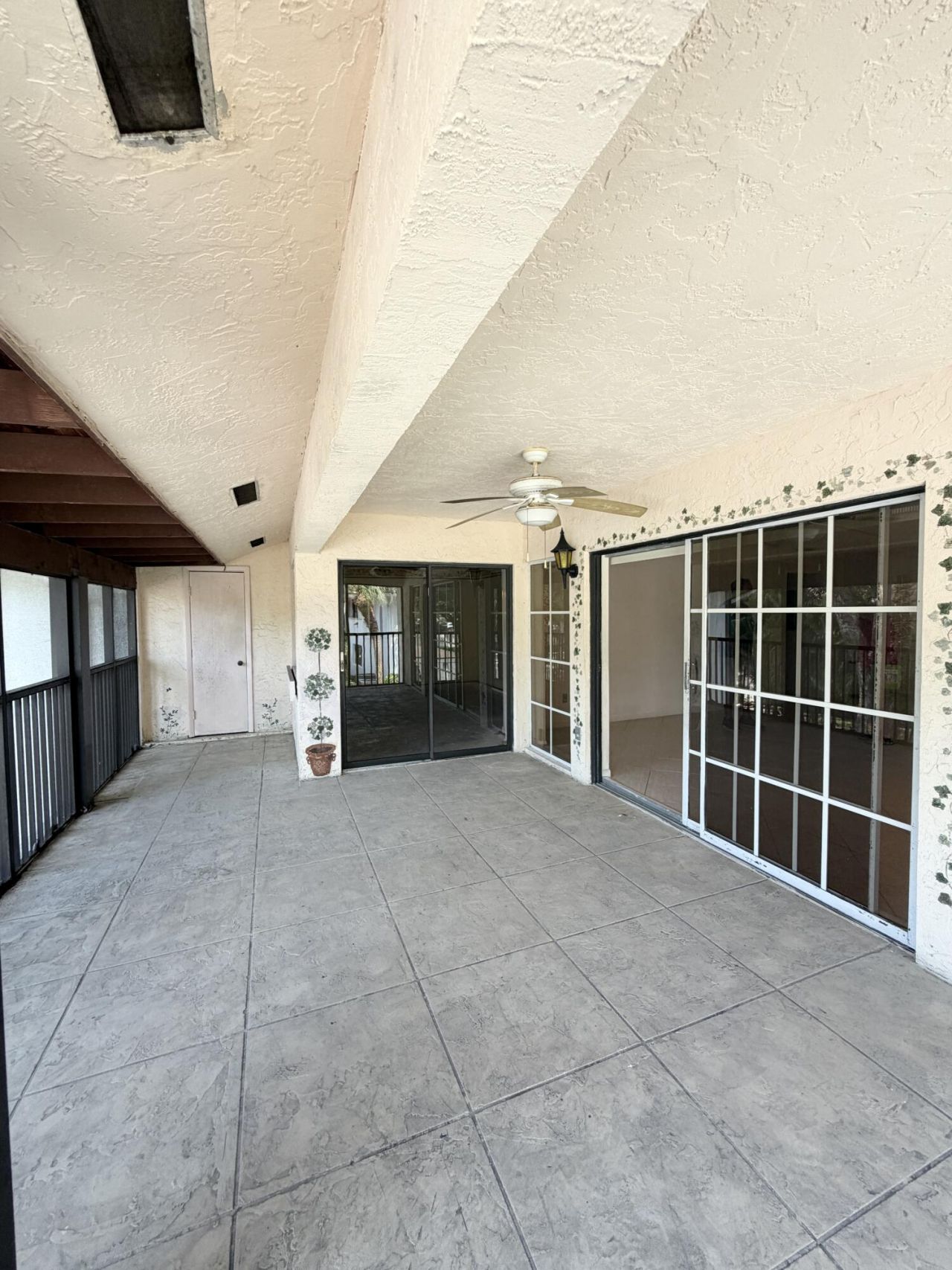 40 Pelican Pointe Drive, Unit 205, Delray Beach, FL 33483 Photo