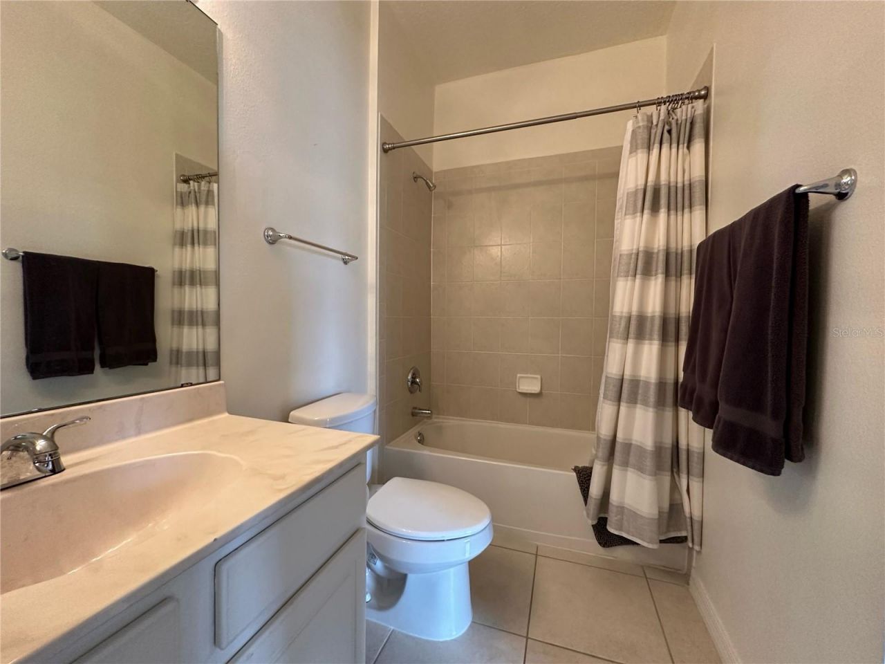 3815 Parkridge Circle , Unit 2-203, Sarasota, FL 34243 Photo