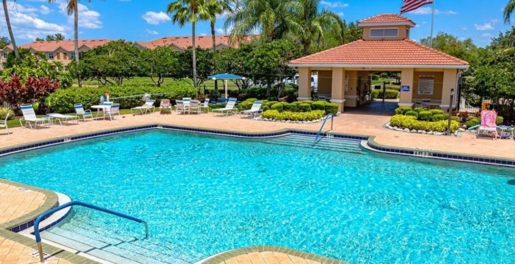 3815 Parkridge Circle , Unit 2-203, Sarasota, FL 34243 Photo