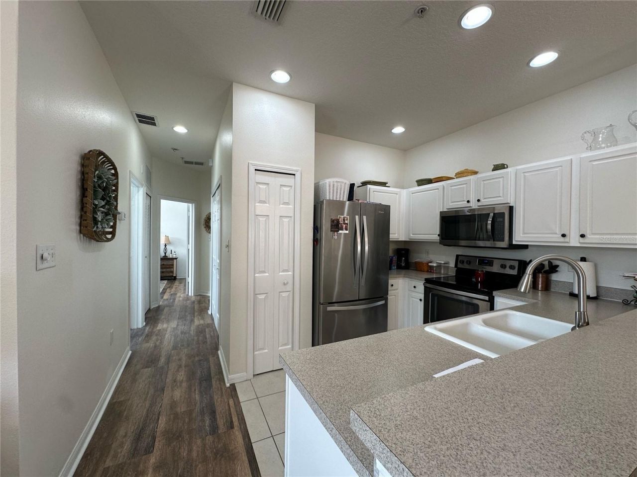 3815 Parkridge Circle , Unit 2-203, Sarasota, FL 34243 Photo