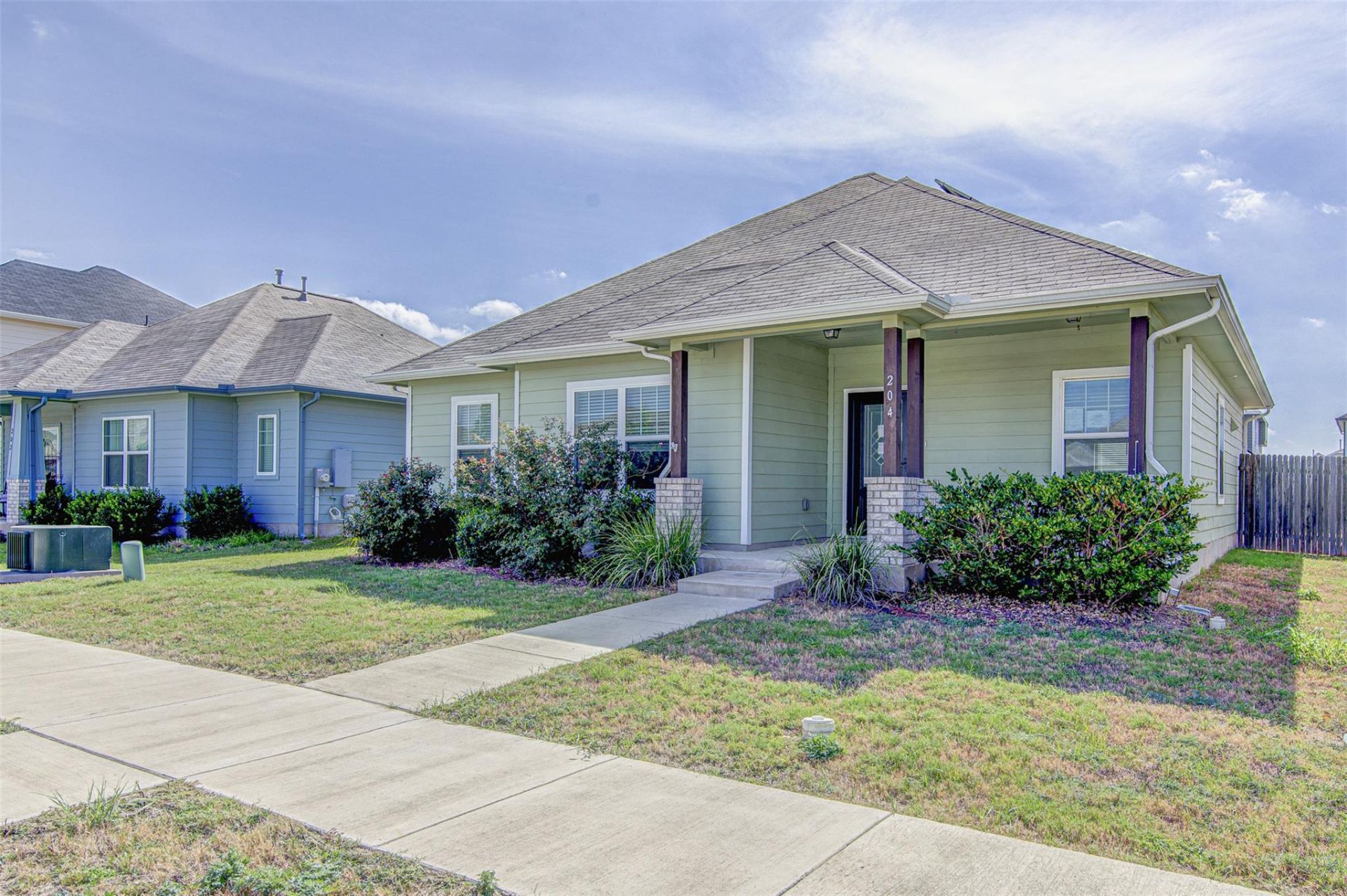 204 Oldbridge Dr, Hutto, TX 78634 Main Photo