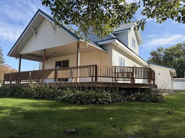 400 N Monroe Street, Wellsburg, IA 50680