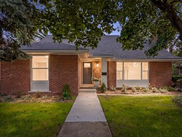 19984 Fairway Drive, Grosse Pointe Woods, Mi 48236