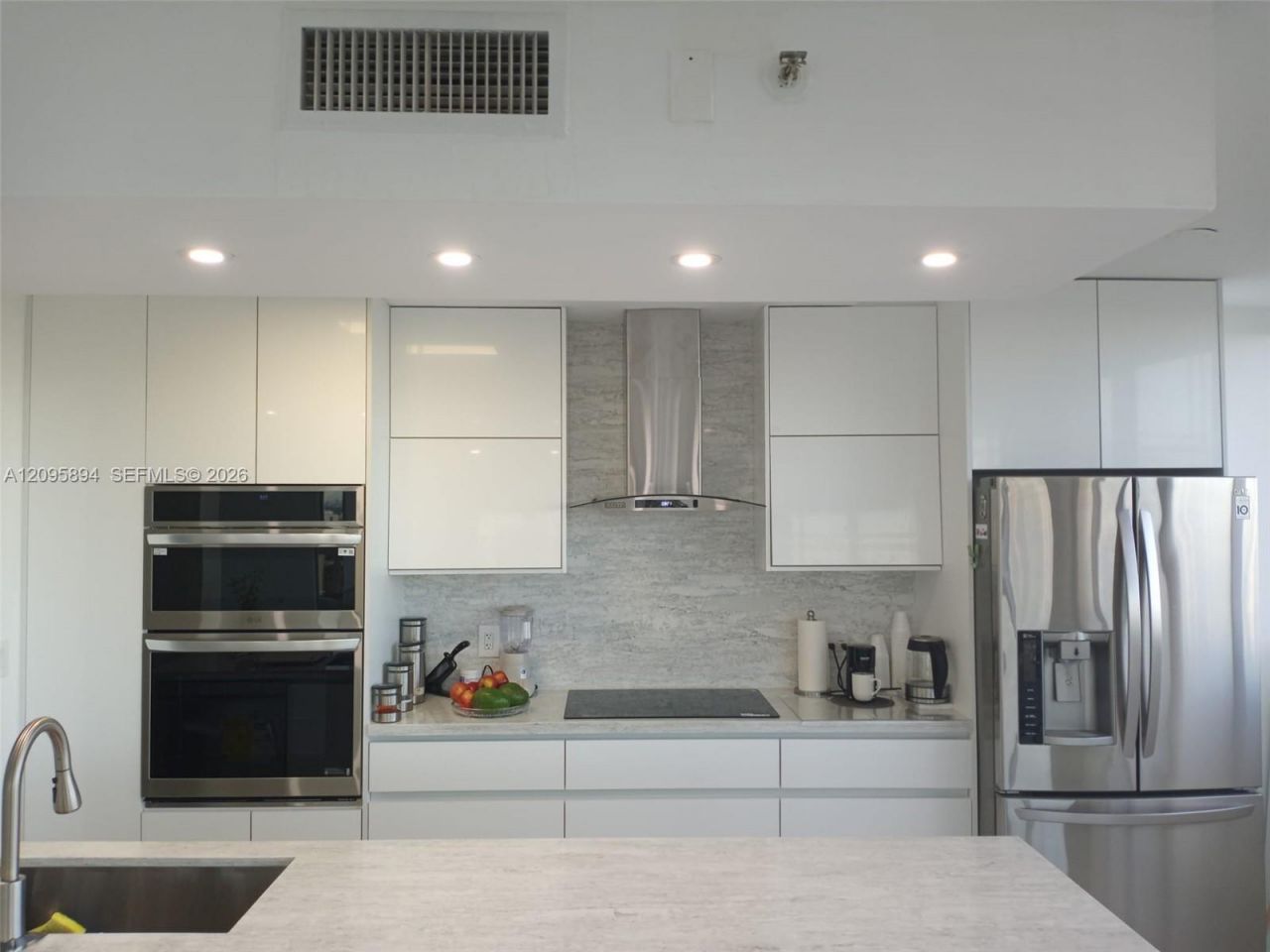 20185 E Country Club Dr , Unit 2406, Aventura, FL 33180 Photo