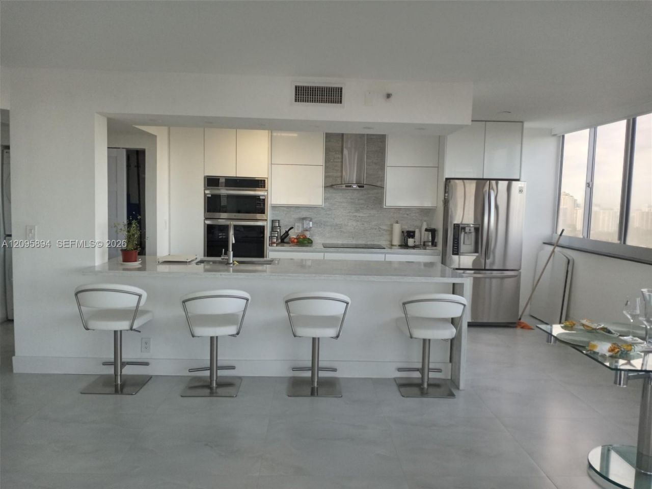 20185 E Country Club Dr , Unit 2406, Aventura, FL 33180 Photo