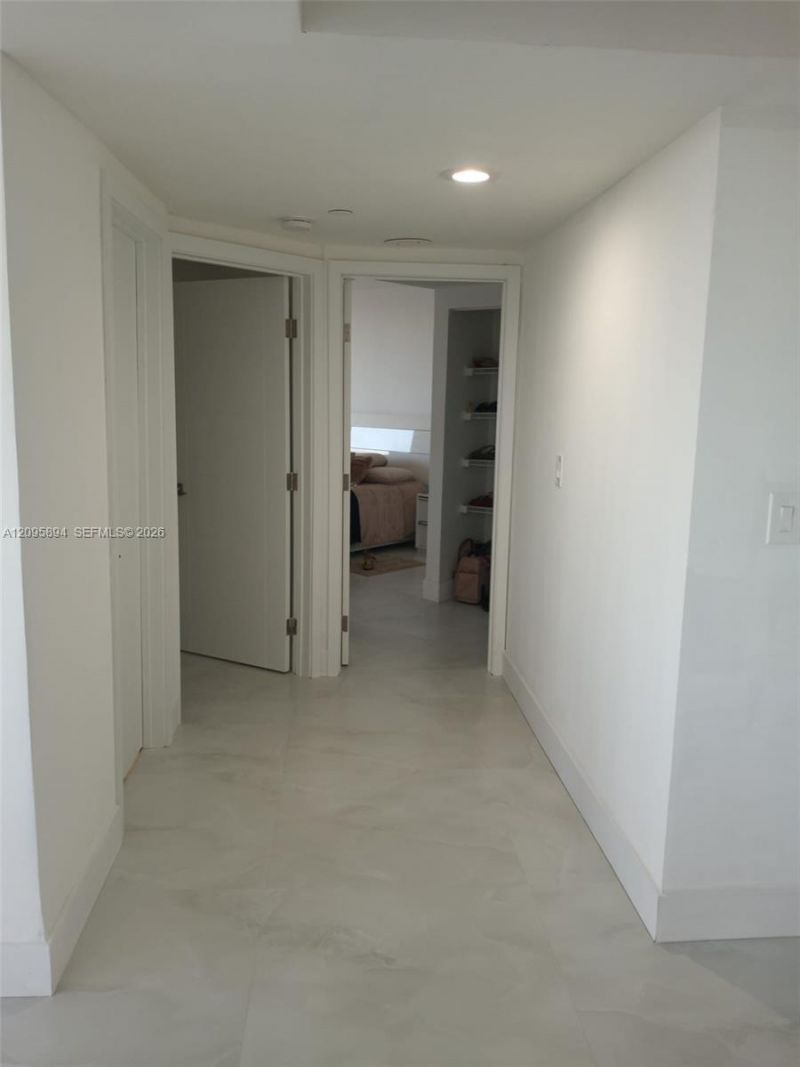 20185 E Country Club Dr , Unit 2406, Aventura, FL 33180 Photo
