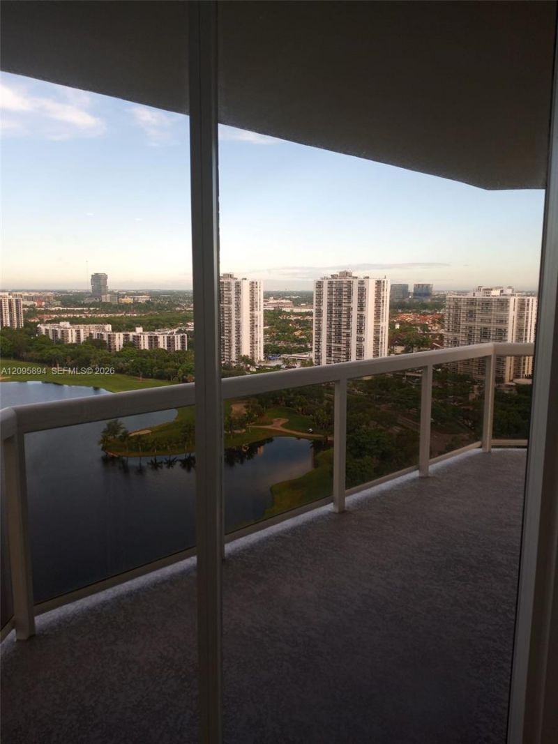 20185 E Country Club Dr , Unit 2406, Aventura, FL 33180 Photo