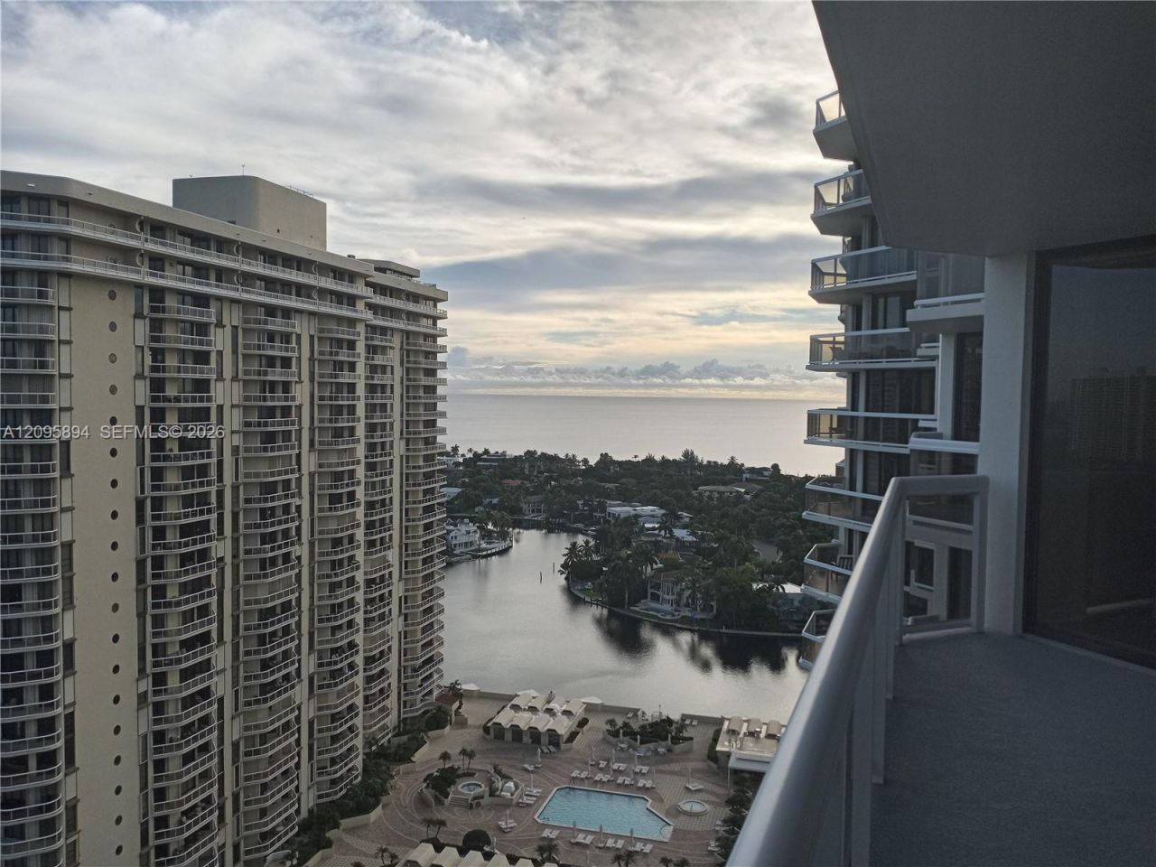 20185 E Country Club Dr , Unit 2406, Aventura, FL 33180 Photo