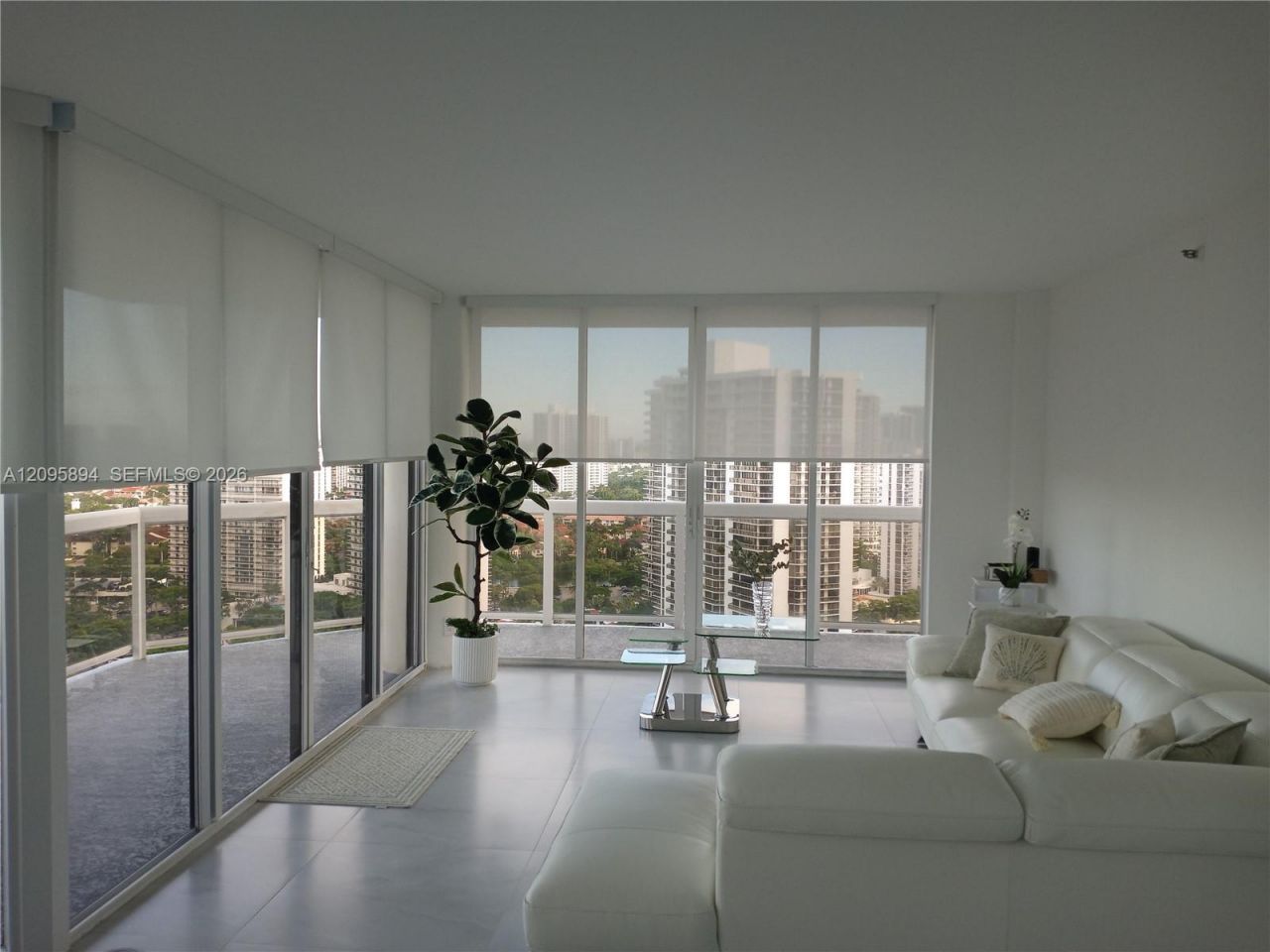 20185 E Country Club Dr , Unit 2406, Aventura, FL 33180 Photo