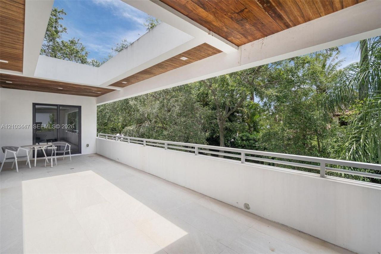 1760 Chucunantah Rd , Miami, FL 33133 Photo