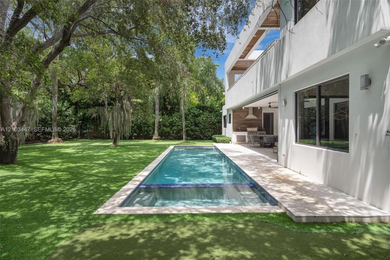 1760 Chucunantah Rd, Miami, FL 33133 Photo