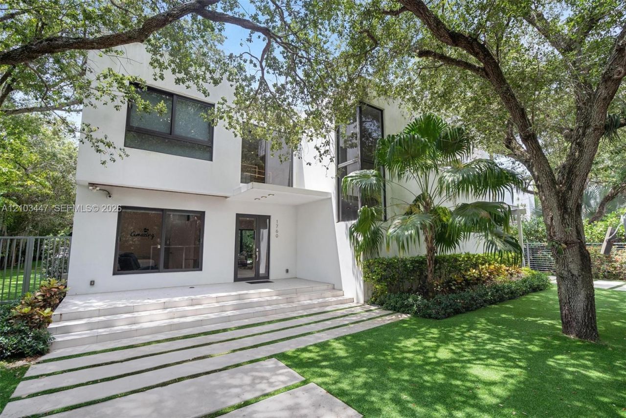 1760 Chucunantah Rd , Miami, FL 33133 Photo