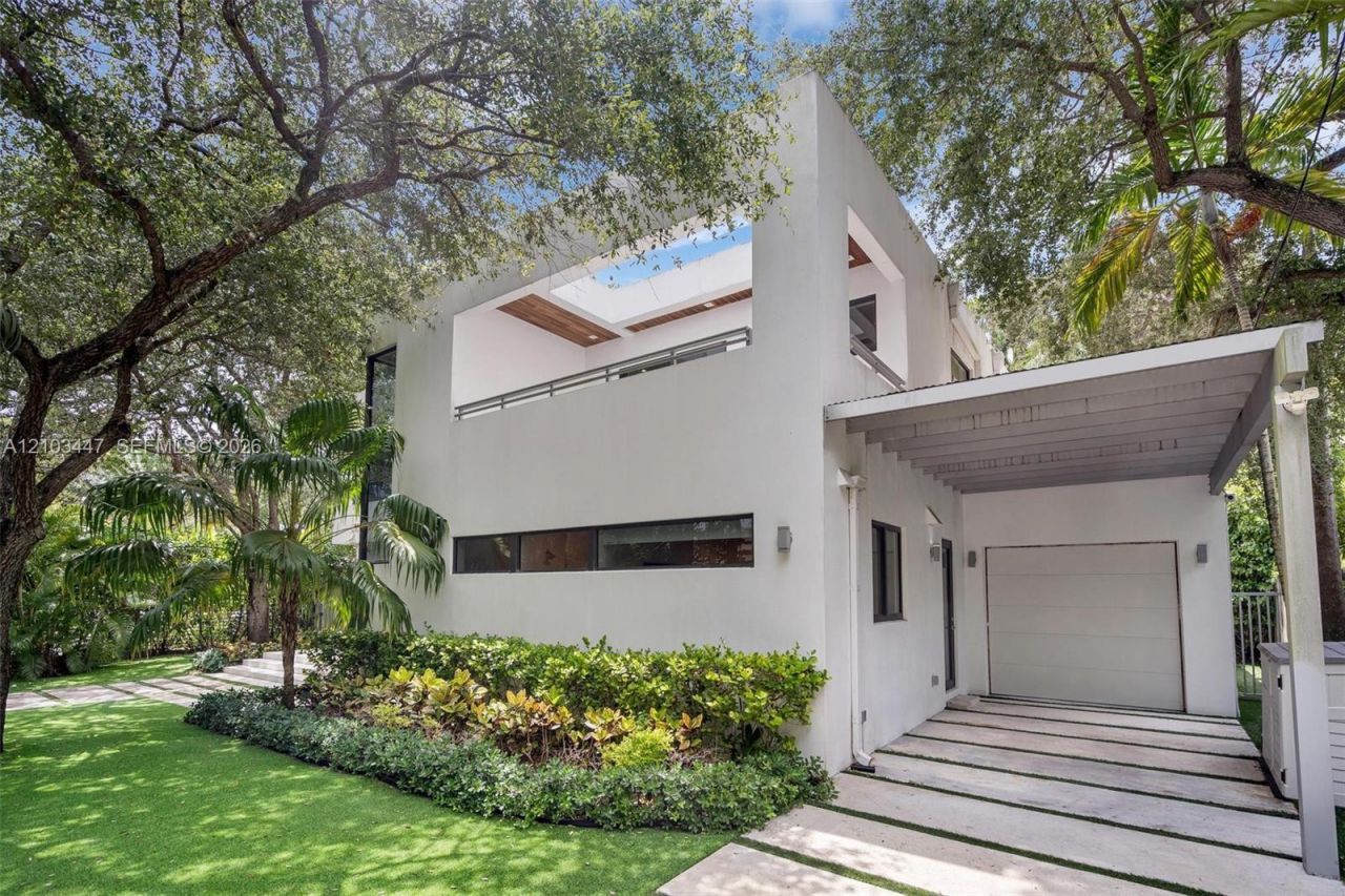 1760 Chucunantah Rd, Miami, FL 33133 Photo