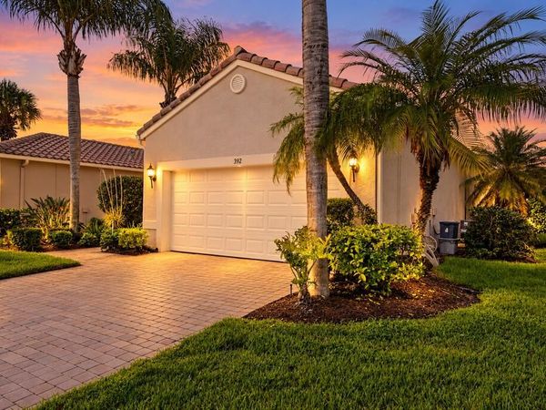 392 NW BREEZY POINT Loop, Port St. Lucie, FL 34986