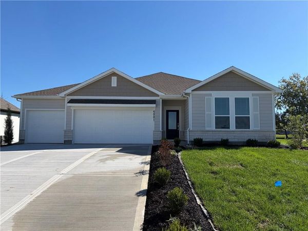 4001 NE Apple Grove Drive, Lee's Summit, MO 64064