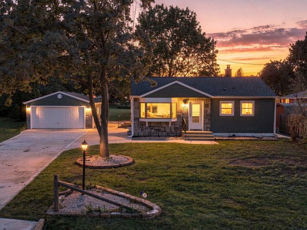 W190S7635 Circle Dr, Muskego, WI 53150