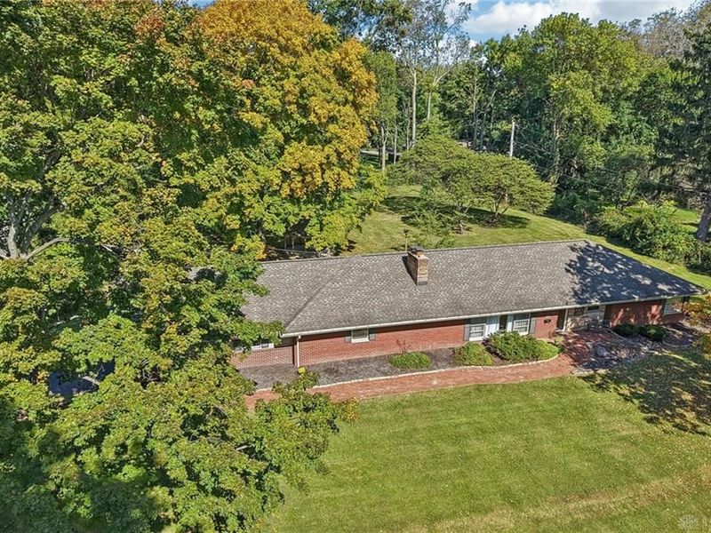 4260 Wood Acre Drive, Bellbrook, OH 45305 Photo 2