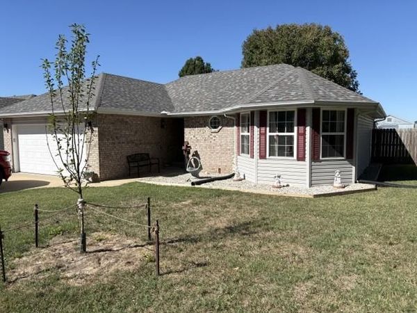 333 W Cline Street , Aurora, MO 65605