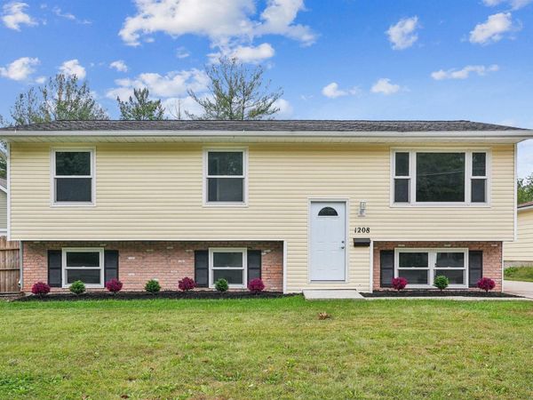 1208 W 4th Street, Cedar Falls, IA 50613
