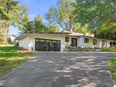 1005 Beverly Drive, Omaha, NE 68114