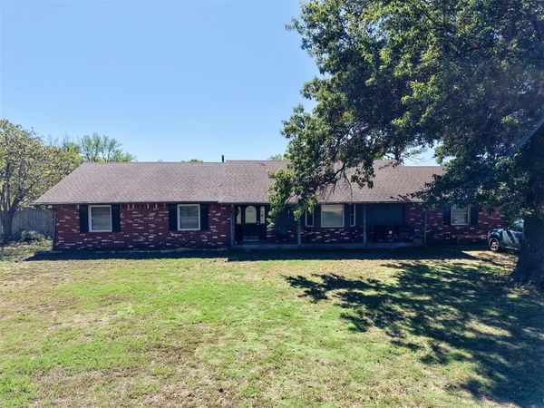 815 W Date Street , Okemah, OK 74859
