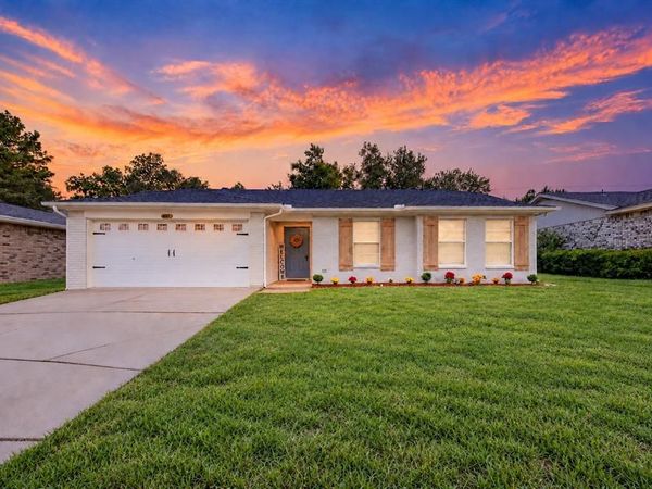 617 S Waxahachie Street, Mansfield, TX 76063