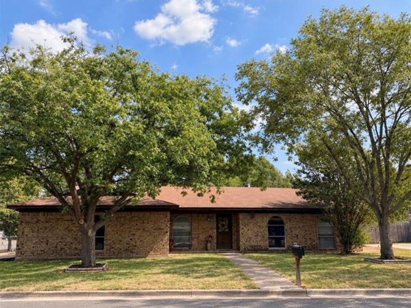 148 Crockett Lane, Hewitt, TX 76643