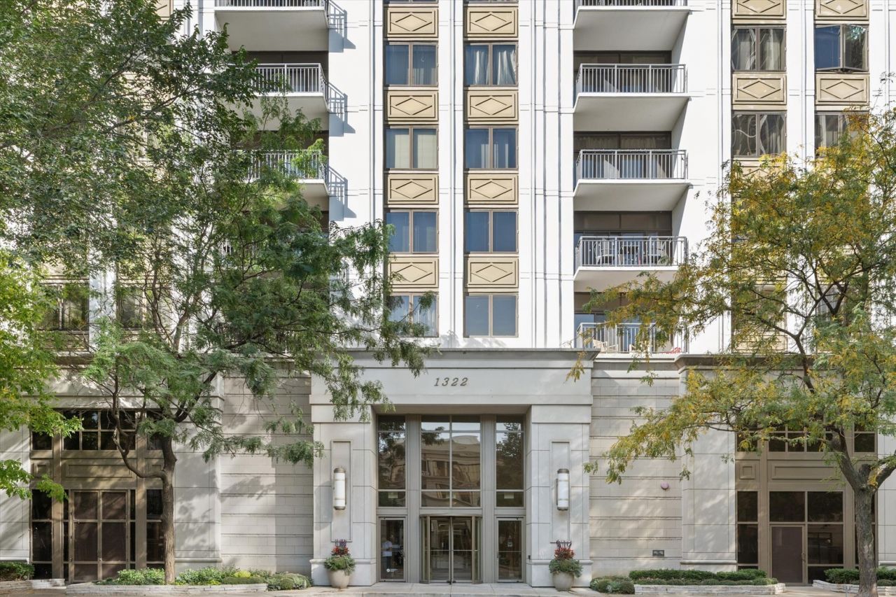 1322 S Prairie Avenue, Unit 1706, Chicago, IL 60605 Main Photo