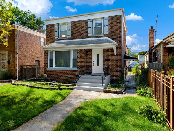 8826 S Jeffery Boulevard, Chicago, IL 60617